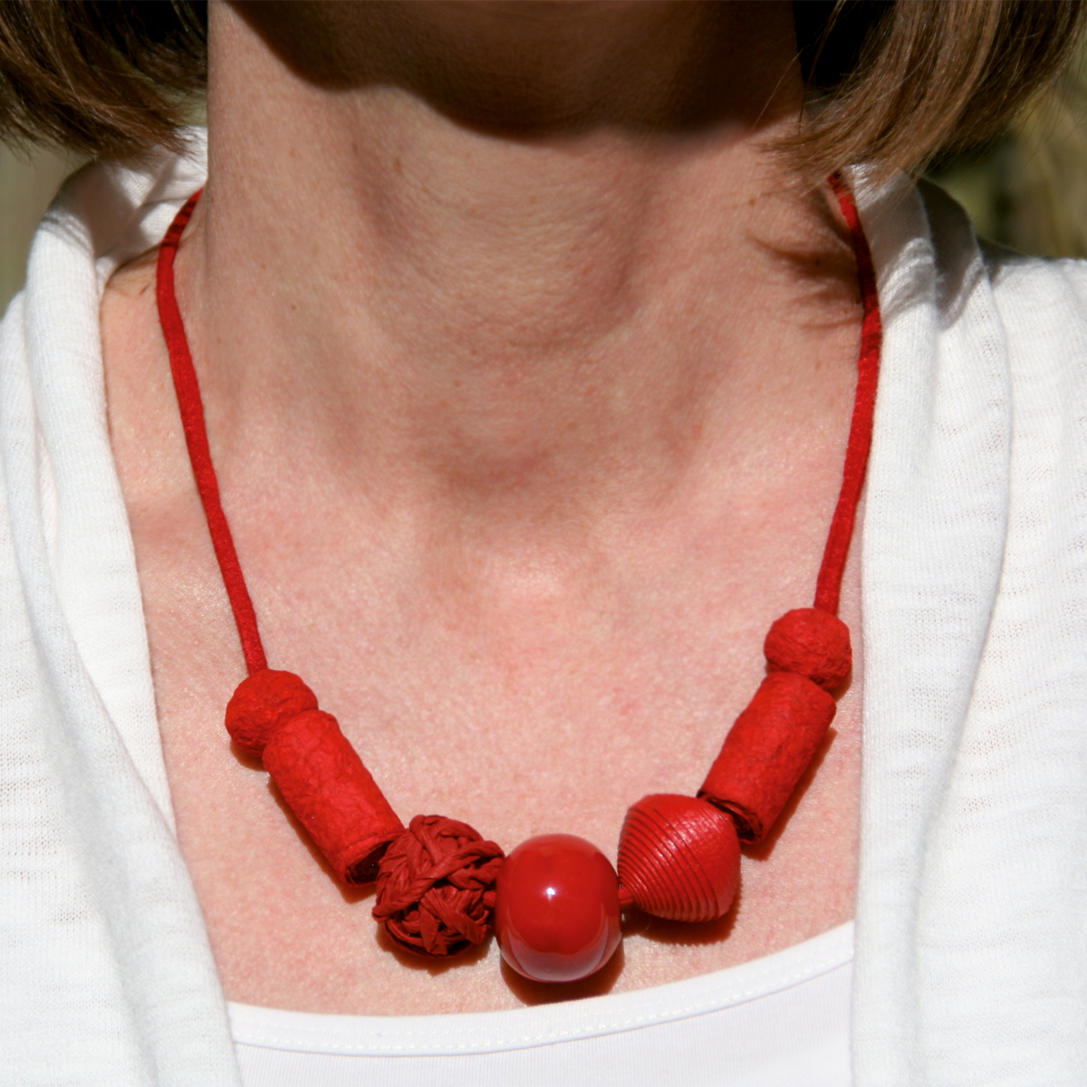 NL12-ro Halskette Nandini Rot